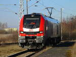 MEG 159 235 rüstete,am 08.Februar 2023,am Bahnsteig in Mukran Mitte auf.