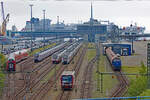 Hanseatische Eisenbahn mit dem Triebwagen 672 914 ausfahrend als Mukran Port Shuttle nach Bergen auf Rügen.