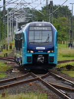 Der Akkutriebzug 826 046 ist hier als RE72 unterwegs. (Flensburg, Juni 2024)
