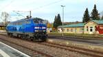 Am 11.11.22 steht 218 054 der Press im Bahnhof Flöha und wartet auf die Ausfahrt Richtung Pockau.