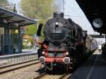 01 1066 der UEF kommt mit ihrem Sonderzug im Bahnhof Forchheim an wo er gleich bernommen wird uind nach Ebermannstadt gebracht wird 