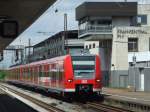 ET 425 252 fhrt als Vollzug in Richtung Mannheim im Bahnhof Frankenthal ein. (27.06.2008)
