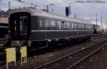 Salon Presse Wagen 4 ü, Baujahr 1937, am 3.7.1988 im Gleisvorfeld des Hauptbahnhofs Frankfurt am Main.