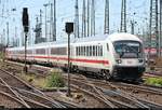 Bpmbdzf mit Schublok 101 021-4 als IC 2339 (Linie 26) nach Karlsruhe Hbf wird in seinem Startbahnhof Frankfurt(Main)Hbf abweichend auf Gleis 12 bereitgestellt.