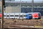 Tele-Blick bei Hitzeflimmern auf 622 919 (Alstom Coradia LINT 54) der vlexx GmbH und 446 027 (DBpzfa | Bombardier Twindexx Vario) des Main-Neckar-Ried-Express (DB Regio Mitte) auf dem Gleisvorfeld von Frankfurt(Main)Hbf.
[8.7.2018 | 13:14 Uhr]