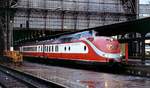 In der letzten Zeit ihres Alpen-See-Express-Einsatzes kam die als Museumszug vorgesehene 601-Garnitur bereits mit TEE-Emblem zum Einsatz. Dt 13110 am 20.2.1988 in Frankfurt Hbf.