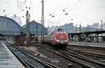 Kurz vor Ende der  Alpen-See-Express -Einsätze im Frühjahr 1988 entstand diese Aufnahme von Dt 13417 in Frankfurt Hbf (13.3.1988).