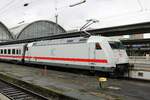 DB Fernverkehr 101 013-1 mit dem EC219 in Frankfurt am Main am 27.11.21