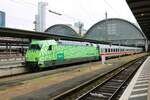 DB Fernverkehr 101 005-7 DEVK mit dem EC219 nach Graz am 22.01.23 in Frankfurt am Main Hauptbahnhof