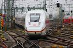 DB Fernverkehr ICE4 412 057 Bundesrepublik Deutschland am 06.01.24 in Frankfurt am Main Hauptbahnhof vom Bahnsteig aus fotografiert