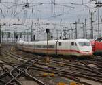 DB Fernverkehr ICE1 (401 xxx) am 06.01.24 in Frankfurt am Main Hauptbahnhof vom Bahnsteig aus fotografiert