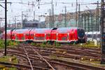 DB Regio Bombardier Twindexx 446 012 am 11.05.24 in Frankfurt am Main Hbf. Die Fotos wurden per Telezoom vom Bahnsteigende gemacht