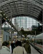 Rush hour im Hauptbahnhof Frankfurt am Main.