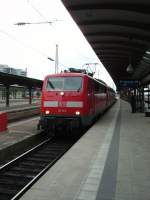 Eine BR 111 mit RB in Frankfurt am Main Hbf am 16.04.11