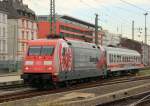 101 110-5 Einracht Frankfurt mit einem Clubwagen in Richtung Bahnhof zum Vorstand von Frankfurt am 25.08.2012 in Frankfurt Main Hbf