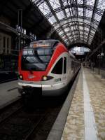 Ein VIAS Flirt (BR428) steht am 08.06.13 in Frankfurt am Main Hbf 