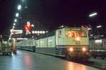 181 211 im Frankfurter Hauptbahnhof, 27.09.1986.