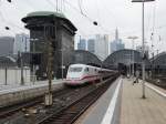 Das alte Stellwerk in Frankfurt am Main Hbf am 23.01.15 mit einen ICE 1 (BR 401)  