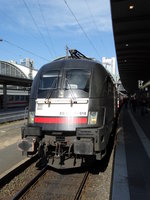 MRCE/Dispook ES 64 U2-018 (182 518) am 24.04.16 in Frankfurt am Main Hbf mit einen IC nach Bebra