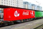 DB Cargo Coca Cola Containerwagen am 17.12.23 in Frankfurt am Main Hbf 
