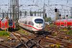 DB Fernverkehr ICE3 (403 xxx) am 11.05.24 in Frankfurt am Main Hbf.