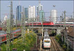 Drunter und drüber -     Eisenbahnverkehr im Vorfeld des Frankfurter Hauptbahnhofes,     01.09.2005 (M)