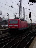 143 819-1 von DB Regio Frankfurt fhrt am 27.10.11 mit Schlusssingal ein in Frankfurt am Main Hbf 