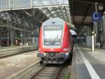 Der RE20 nach Limburg steht hier in Frankfurt(M.) Hbf am 23.08.2013.

