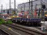 Ein Bauzug Rungenwagen steht am 08.09.13 in Frankfurt am Main Hbf 