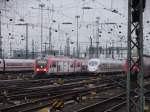 Frankfurt am Main Hbf Gleisvorfeld am 30.12.15 mit VIAS/Odenwaldbahn Itino und ICE 3
Vom Bahnsteig aus fotografiert