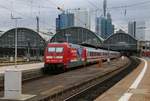 Ankunft der 101 029-7 mit IC im Hauptbahnhof Frankfurt. Aufgenommen am 13.07.2015.