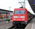 Die 101 100-6 als schublok von IC nach Stuttgart, hier bei Einfahrt an Gleis 1 in Freiburger Hauptbahnhof.