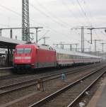 101 084 schiebt am 10.11.2012 einen IC nach Frankfurt(Main)aus Fulda.