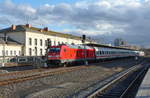 DB 245 023 mit dem späteren IC 2150 nach Kassel-Wilhelmshöhe, am 08.03.2019 in Gera Hbf.