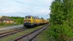 DB Netz Instandhaltung 218 392-9 ( 9280 1218 392-9 D-DB ) mit einem Messzug im Holzbahnhof von Gera am 10.5.2022. Standort Grünanlage