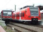VT 928 272 und ET 425 stehen im Bahnhof Germersheim zur Abfahrt bereit. (26.06.2008)