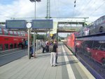 Hier stehen die RE´s nach Frankfurt(Main) und Kassel (zumindest laut Zugzielanzeiger) am 1.7.2012 in Gieen.