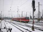 Ein Hauch von Winter am 06.03.2004 im Bahnhof von Gttingen. 