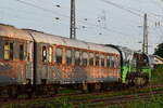 AIX Rail auf Shoppingtour. 272 205 und 272 407 bringen 4 Reisezugwagen aus Nördlingen nach Mönchengladbach. Die 4 Reisezugwagen standen vorher lange in Nördlingen augestellt und hat nun die AIX Rail übernommen. Hier sieht man den Reisezugwagen 56 80 39-40 005-2. 

Grevenbroich 21.08.2023