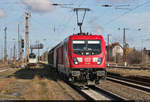 Gemischter Gz mit vielen neuen Containertragwagen durchfährt, gezogen von 187 083-1, den Bahnhof Großkorbetha auf Gleis 6 Richtung Weißenfels.