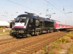 Am 22.08.2011 zog ES64U2-009 eine RB von Halle/Saale nach Eisenach, hier bei Abfahrt in Grokorbetha.