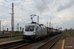 Die silberne 182 601 zieht den Bertchi-Zug. Hier aufgenommen im Bahnhof von Großkorbetha am 17.04.2016