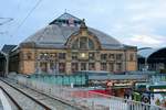 Blick auf das historische Empfangsgebäude in Halle(Saale)Hbf am Hans-Dietrich-Genscher-Platz.