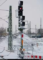Blick auf ein Ks-Signal in Halle(Saale)Hbf auf Gleis 8, das für den verspäteten ICE 709 (Linie 18) von Hamburg-Altona nach München Hbf noch Hp 0 anzeigt. [17.3.2018 | 17:50 Uhr]
