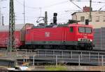 Autotransportzug mit 143 204-6 (Lok 602) der Mitteldeutschen Eisenbahn GmbH (MEG) passiert Halle(Saale)Hbf am Interimsbahnsteig 13a in südlicher Richtung.
[19.5.2018 | 6:23 Uhr]
