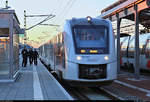 1648 429 und 1648 ??? (Alstom Coradia LINT 41) von Abellio Rail Mitteldeutschland als RE 75708 (RE4) nach Goslar stehen im Startbahnhof Halle(Saale)Hbf auf Gleis 12 D-F.