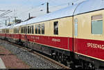 Blick auf einen TEE-Speisewagen der Gattung  WRmz 131.0  (56 80 88-95 001-5 D-AKE) der AKE Eisenbahntouristik, der im AKE 50 (AKE-RHEINGOLD-Sonderzug) von Cottbus Hbf nach Wien Westbahnhof (A) mit