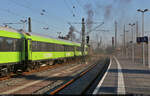 Dampfender Flixtrain. :)
Durch den starken Wind wehte der Rauch von 41 1144-9 auf die benachbarten Gleise in Halle(Saale)Hbf. Betrieben wird der grüne Fernzug natürlich ganz elektrisch mit 100 Prozent Ökostrom.

🧰 FlixTrain GmbH (FlixMobility GmbH)
🚝 FLX32615 (FLX 10) Berlin Hbf (tief)–Stuttgart Hbf
🕓 9.10.2021 | 16:47 Uhr