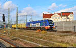 Am Ende eines grauen Foto-Vormittags dann doch noch ein ansprechendes Motiv mit Sonne: 159 233-6 (Stadler Eurodual) mit leeren Rungenwagen für den Holztransport bei der Vorbeifahrt an