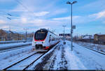 Mit diesen winterlichen Wetterbedingungen hätte 6442 913 (Bombardier Talent 3 Plus) auch in Österreich klarkommen müssen. Statt durch die Alpen fährt er nun durchs Saaletal und wartet in Halle(Saale)Hbf auf Gleis 12 A-C die Abfahrt ab.

🧰 Alstom Transport Germany GmbH, eingesetzt bei der Abellio Rail Mitteldeutschland GmbH
🚝 RB 74676 (RB25) Halle(Saale)Hbf–Saalfeld(Saale)
🕓 18.1.2024 | 16:09 Uhr